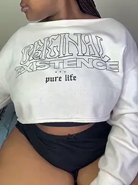 ThickPearlx23 online show from June 12, 2026, 8:28 pm