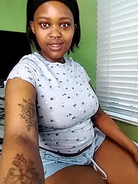 Snapshot of ThickPearlx23 chatting on October 23, 2025, 4:11 am ThickPearlx23 online show from October 23, 2025, 4:11 am