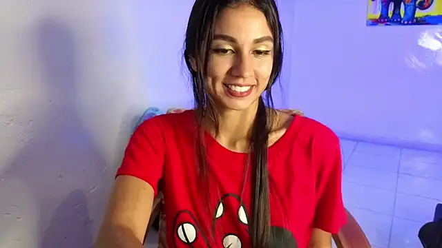 Snapshot of Luci_And_Sofi chatting on August 5, 2026, 1:32 am Luci And Sofi online show from August 5, 2026, 1:32 am
