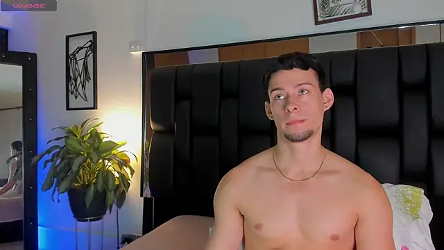 Snapshot of JadeSmiith_ chatting on November 24, 2025, 10:43 pm JadeSmiith online show from November 24, 2025, 10:43 pm