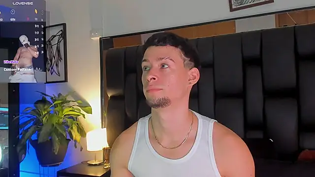 Snapshot of JadeSmiith_ chatting on October 11, 2025, 10:22 pm JadeSmiith online show from October 11, 2025, 10:22 pm