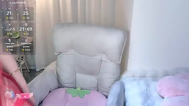 Snapshot of Ailisha66 chatting on April 21, 2026, 12:45 am Ailisha66 online show from April 21, 2026, 12:45 am