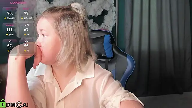 Snapshot of Sara_Robinson chatting on June 18, 2026, 9:14 am Sara Robinson online show from June 18, 2026, 9:14 am