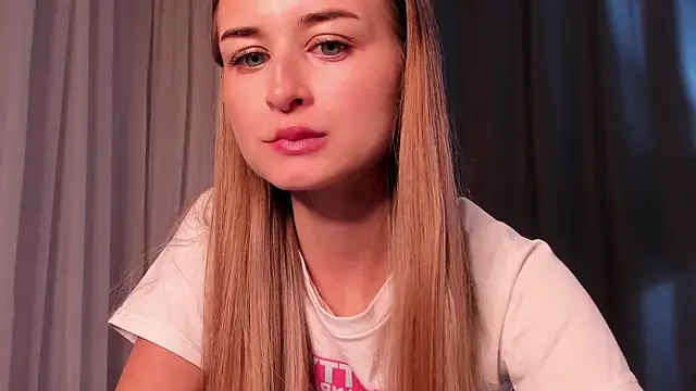 Snapshot of Tiffanyhunt chatting on October 15, 2025, 1:30 pm Tiffanyhunt online show from October 15, 2025, 1:30 pm