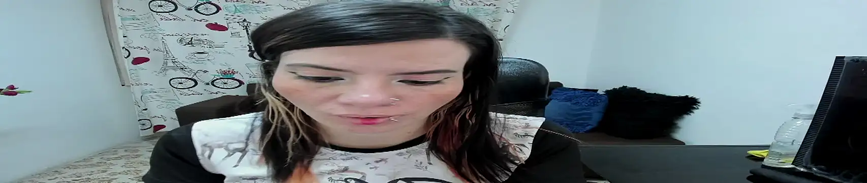 Snapshot of DanaaRey chatting on November 6, 2025, 4:33 pm DanaaRey online show from November 6, 2025, 4:33 pm