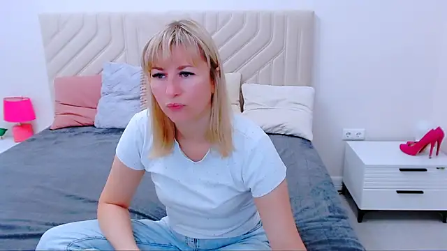 Snapshot of Incredible_Ariela chatting on July 19, 2026, 9:50 am Incredible Ariela online show from July 19, 2026, 9:50 am