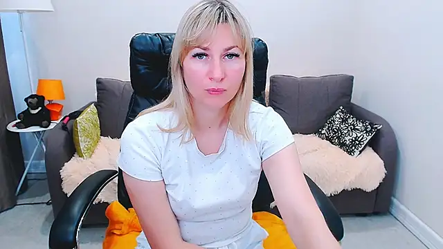 Snapshot of Incredible_Ariela chatting on August 1, 2026, 11:41 am Incredible Ariela online show from August 1, 2026, 11:41 am
