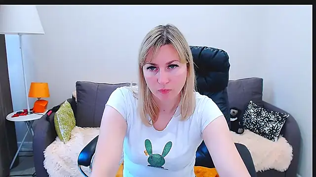 Snapshot of Incredible_Ariela chatting on July 29, 2026, 9:52 am Incredible Ariela online show from July 29, 2026, 9:52 am