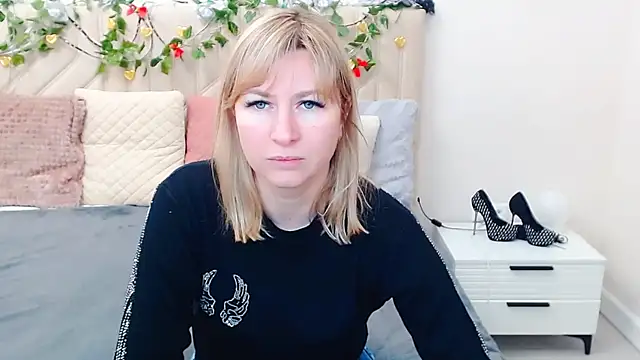 Snapshot of Incredible_Ariela chatting on March 18, 2026, 5:43 am Incredible Ariela online show from March 18, 2026, 5:43 am