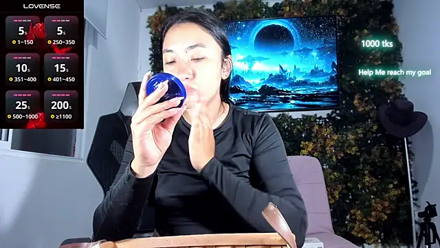 Snapshot of emily_palmeer chatting on July 8, 2026, 10:27 am emily palmeer online show from July 8, 2026, 10:27 am
