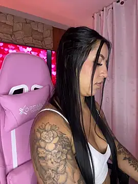 Snapshot of Tamara_Roberts1 chatting on January 30, 2025, 1:33 am Tamara Roberts1 online show from January 30, 2025, 1:33 am