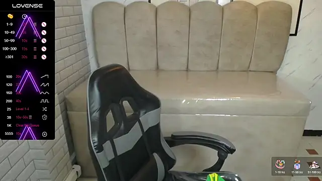 Snapshot of _Charlotte_v chatting on November 30, 2025, 4:08 pm Charlotte v online show from November 30, 2025, 4:08 pm