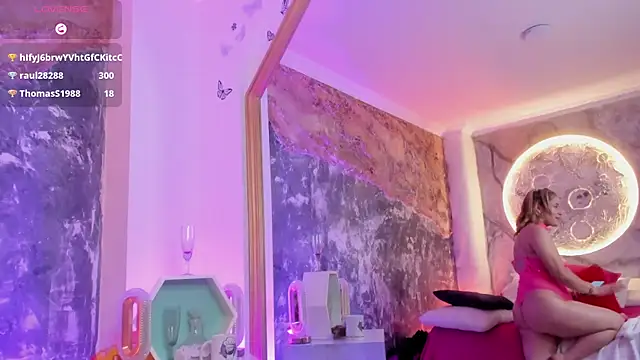 Snapshot of AuroraRojas chatting on March 8, 2025, 6:21 am AuroraRojas online show from March 8, 2025, 6:21 am