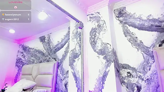 Snapshot of AuroraRojas chatting on March 12, 2025, 1:47 am AuroraRojas online show from March 12, 2025, 1:47 am