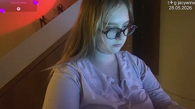 JacyWinslat online show from May 28, 2026, 8:59 pm