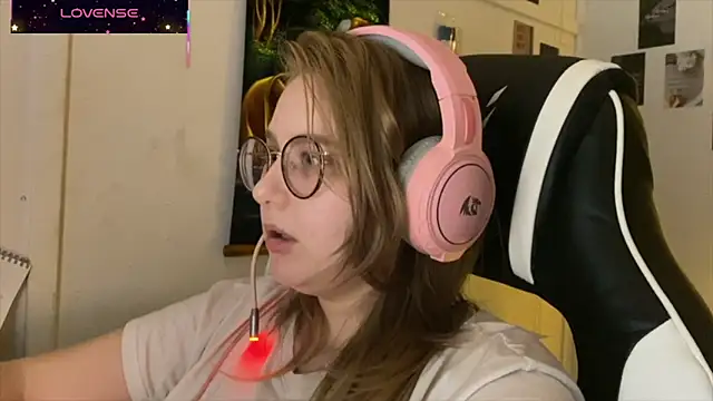 Snapshot of JacyWinslat chatting on October 9, 2025, 3:56 pm JacyWinslat online show from October 9, 2025, 3:56 pm