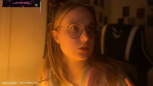 Snapshot of JacyWinslat chatting on October 21, 2025, 4:39 pm JacyWinslat online show from October 21, 2025, 4:39 pm