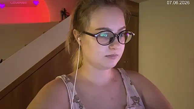 JacyWinslat online show from June 7, 2026, 1:27 pm