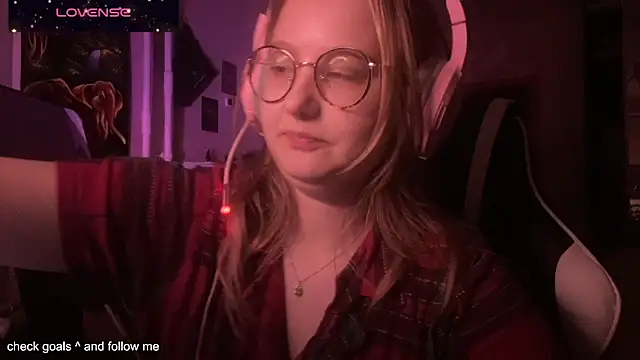 Snapshot of JacyWinslat chatting on November 13, 2025, 4:00 pm JacyWinslat online show from November 13, 2025, 4:00 pm