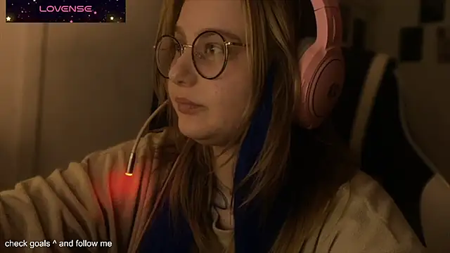 Snapshot of JacyWinslat chatting on October 28, 2025, 3:22 pm JacyWinslat online show from October 28, 2025, 3:22 pm