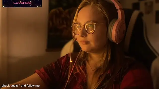 Snapshot of JacyWinslat chatting on October 25, 2025, 8:53 pm JacyWinslat online show from October 25, 2025, 8:53 pm