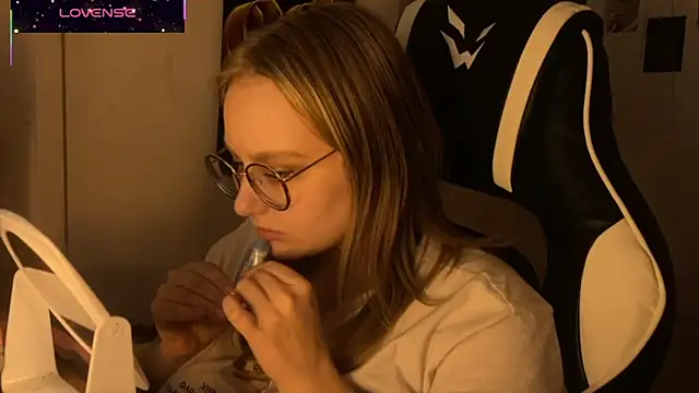 Snapshot of JacyWinslat chatting on October 8, 2025, 6:08 pm JacyWinslat online show from October 8, 2025, 6:08 pm