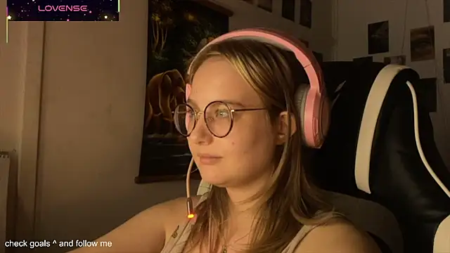 Snapshot of JacyWinslat chatting on October 16, 2025, 4:15 pm JacyWinslat online show from October 16, 2025, 4:15 pm