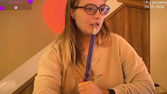 JacyWinslat online show from May 4, 2026, 8:06 am