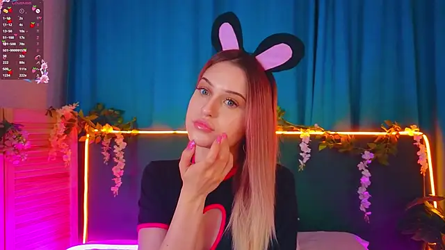 Snapshot of AlinaWalters chatting on November 19, 2025, 8:09 pm AlinaWalters online show from November 19, 2025, 8:09 pm