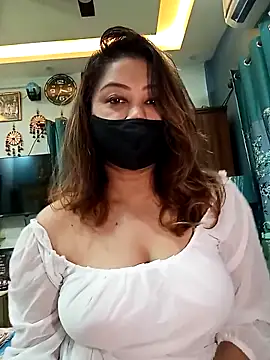 Cute-mona online show from May 4, 2026, 10:07 am