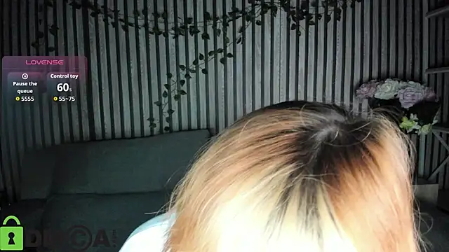 Snapshot of Little_Chips chatting on October 24, 2025, 5:01 pm Little Chips online show from October 24, 2025, 5:01 pm