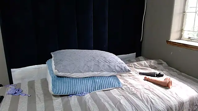 Sugarbabe242 online show from October 17, 2025, 9:45 am