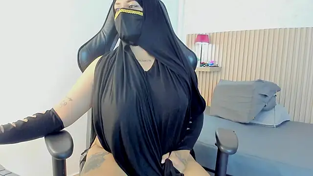 Snapshot of zully_01 chatting on May 22, 2026, 12:14 pm zully 01 online show from May 22, 2026, 12:14 pm
