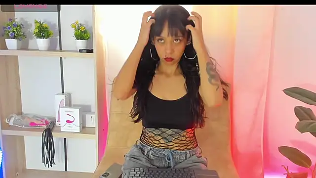 Snapshot of ladynemesis chatting on January 17, 2025, 8:22 pm ladynemesis online show from January 17, 2025, 8:22 pm