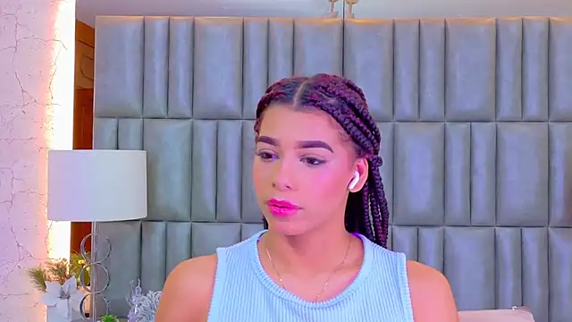 Snapshot of TiaraRosse chatting on June 25, 2026, 1:49 pm TiaraRosse online show from June 25, 2026, 1:49 pm