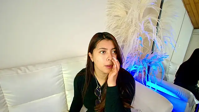 Rebeca Williams  online show from February 20, 2025, 12:19 am