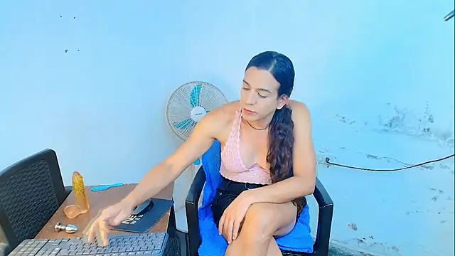 Snapshot of Oh_Tique chatting on February 4, 2026, 7:53 pm Oh Tique online show from February 4, 2026, 7:53 pm