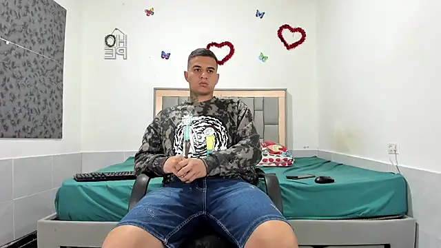 Snapshot of simookeler chatting on November 19, 2025, 12:10 am simookeler online show from November 19, 2025, 12:10 am