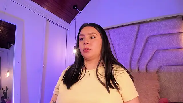 EmaJames25 online show from November 21, 2025, 7:24 pm