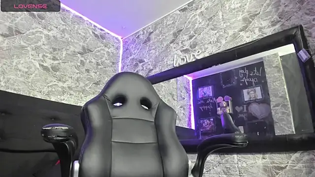 Snapshot of Cute_Cata chatting on October 14, 2025, 7:14 pm Cute Cata online show from October 14, 2025, 7:14 pm