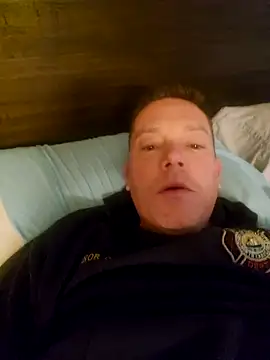 Snapshot of Bigtater1999 chatting on November 9, 2025, 2:21 pm Bigtater1999 online show from November 9, 2025, 2:21 pm