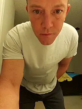 Snapshot of Bigtater1999 chatting on November 12, 2025, 12:15 am Bigtater1999 online show from November 12, 2025, 12:15 am