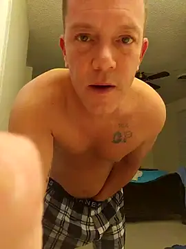 Snapshot of Bigtater1999 chatting on October 8, 2025, 11:38 pm Bigtater1999 online show from October 8, 2025, 11:38 pm