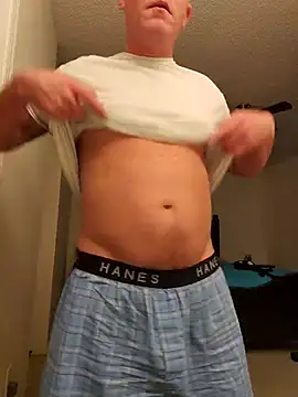 Snapshot of Bigtater1999 chatting on October 30, 2025, 9:22 pm Bigtater1999 online show from October 30, 2025, 9:22 pm