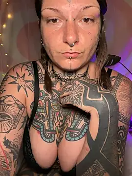 Snapshot of lizzardqueeen chatting on March 15, 2026, 12:06 am lizzardqueeen online show from March 15, 2026, 12:06 am