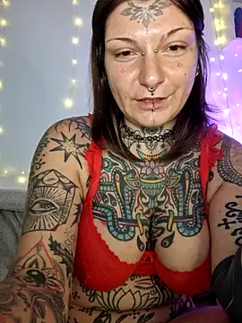 Snapshot of lizzardqueeen chatting on February 14, 2026, 8:42 pm lizzardqueeen online show from February 14, 2026, 8:42 pm