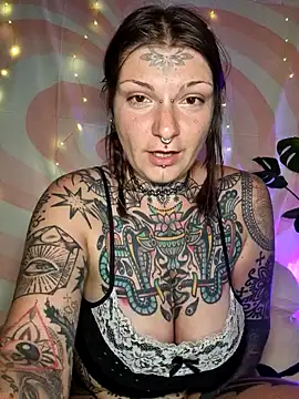 Snapshot of lizzardqueeen chatting on March 7, 2026, 5:03 am lizzardqueeen online show from March 7, 2026, 5:03 am