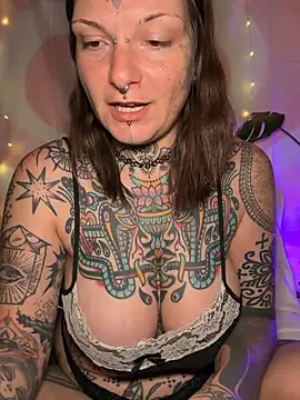 Snapshot of lizzardqueeen chatting on March 16, 2026, 4:09 am lizzardqueeen online show from March 16, 2026, 4:09 am