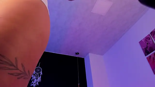 Snapshot of Aixa_hill1 chatting on December 5, 2025, 12:21 am Aixa hill1 online show from December 5, 2025, 12:21 am