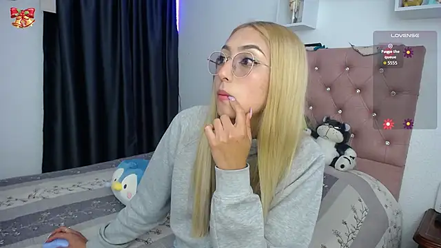 Snapshot of Soffy-brooks chatting on December 15, 2025, 3:34 am Soffy-brooks online show from December 15, 2025, 3:34 am